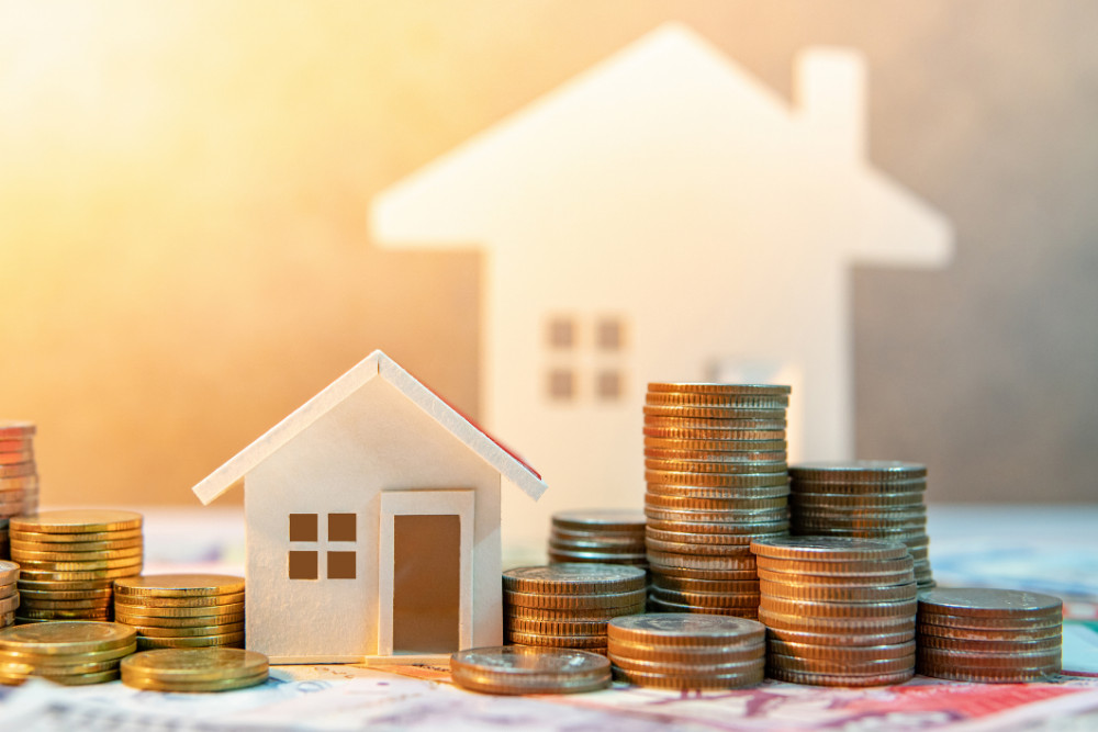 Buy Now in 2025 or Wait for Lower Interest Rates?